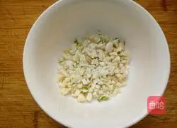 Illustration of how to make cold bitter chrysanthemum 5
