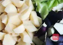 Illustration of how to make three delicacies in a family version 1