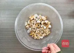 Illustration of how to make abalone slices with cold sauce 14