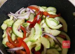 Stir-fried zucchini# Summer Refreshing Light Food# Recipe Illustration 14