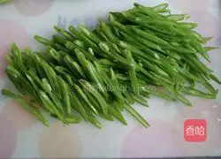 Illustration of how to make stir-fried lentils and shredded lentils 3