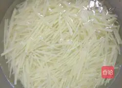 Illustration of how to make green pepper and potato shreds 4