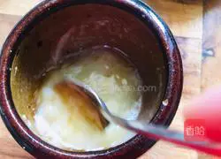 Illustration of how to make garlic and lotus root slices 1