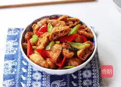 Illustration of how to make chili fried bean paste 10