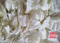 Illustration of how to make vinegar cabbage and fungus 1