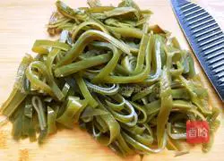 Illustration of how to make spicy kelp head 3