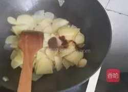 Illustration of how to make fried onions and potato slices 4