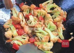 Illustration of how to cook cauliflower with tomatoes 12