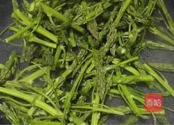 Illustration of how to make stir-fried asparagus tips 2