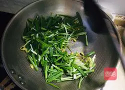 Illustration of how to make fried leeks with soybean sprouts 8