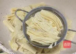 Illustration of how to make cold yuba 4