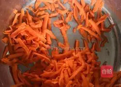 Carrots and cucumber shreds Practice illustration 2