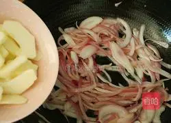 Illustration of how to make fried green apples with onions 7