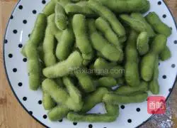 Illustration of how to make salted edamame 4
