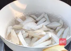 Illustration of how to make artificial kidney flowers 2