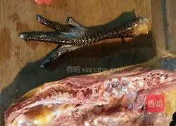 Illustration of how to make cold shredded chicken 1