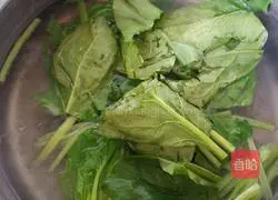 Illustration of how to make spinach and peanuts with vinegar 4