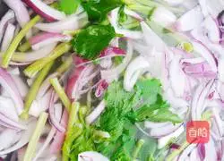 Illustration of how to make beef with onions 7