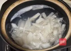 Illustration of how to make spicy and sour lotus root 4