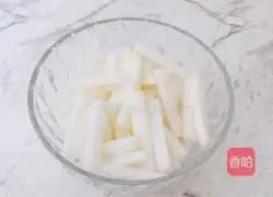 Illustration of how to make spicy and sour white radish 2