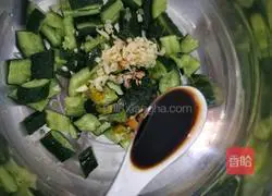 Illustration of how to pat cucumbers 2