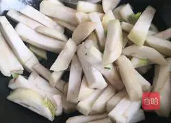 Illustration of how to cook eggplant with onions 5