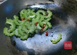 Illustration of how to make stir-fried bitter melon 7