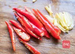 Illustration of how to make Qinxiangshan tablets 5