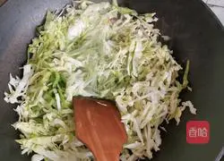 Illustration of how to make cabbage and vermicelli meet 4