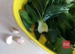 Illustration of how to make garlic, oyster sauce and green vegetables 1