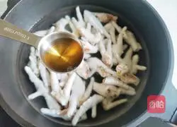 Illustration of how to make cold potato and chicken feet 6