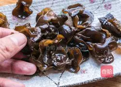 Illustration of how to make Qinxiangshan tablets 1