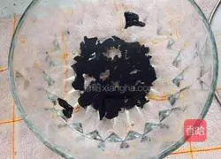 Illustration of how to make black fungus cold with mustard 1