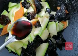 Illustration of how to cook zucchini and fungus 9