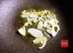 Illustration of how to make stir-fried chrysanthemum 2