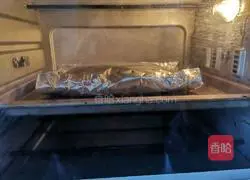 Illustration of how to make enoki mushrooms with minced garlic and tinfoil 12