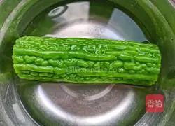 Illustration of how to make bitter melon stuffed with fruits 4