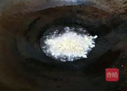 Lard Illustration of how to make fried garlic lettuce 7