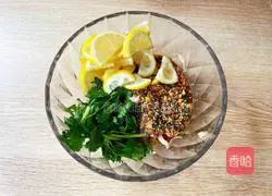 Illustration of spicy and sour lemon shredded chicken 9