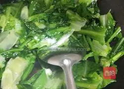 Illustration of how to stir-fry the lettuce 6