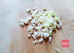  Illustration of how to make steamed celery leaves with powder 7