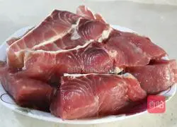 Illustration of how to make spicy fish cubes 1