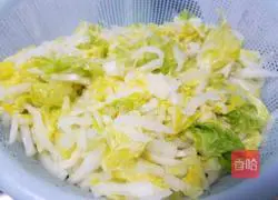 Illustration of how to make spicy cabbage 2