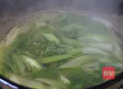 Illustration of how to mix celery and peach kernels 5