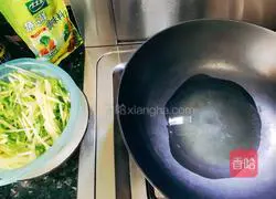 Illustration of how to make green pepper and potato shreds 3