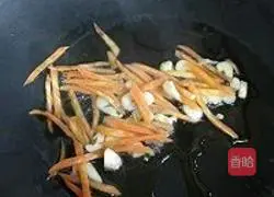 Illustration of how to stir-fry oyster mushrooms with cabbage 6