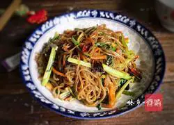 Illustration of how to stir-fry three shredded silkworms 10