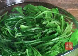 Chop Illustration of how to make radish sprouts mixed with pepper 9