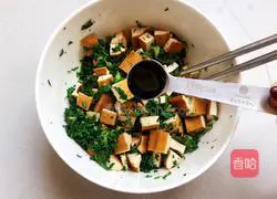 Illustration of how to mix shepherd's purse with dried fragrant 9