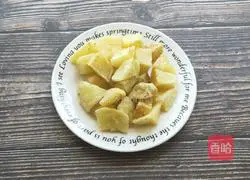 Illustration of how to make salt and pepper potato wedges 12